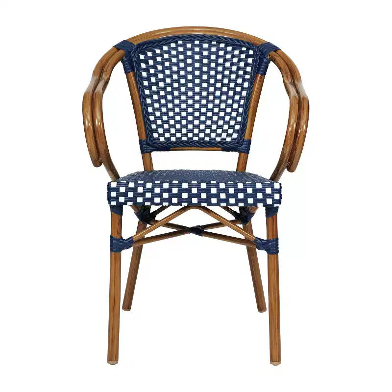 Flash Furniture Confezione da 2 Sedie Bistrò Impilabili Commerciali da Interno/Esterno Bordeaux con Braccioli, Rattan PE e Telaio in Alluminio con Stampa Effetto Bambù