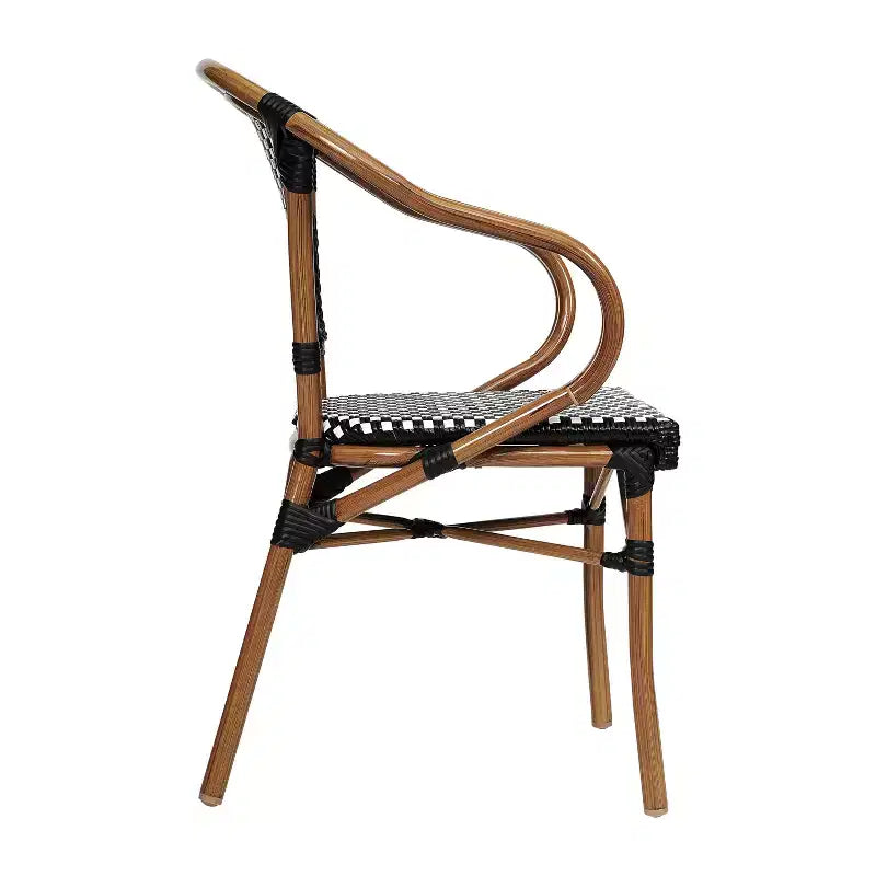 Flash Furniture Confezione da 2 Sedie Bistrò Impilabili Commerciali da Interno/Esterno Bordeaux con Braccioli, Rattan PE e Telaio in Alluminio con Stampa Effetto Bambù