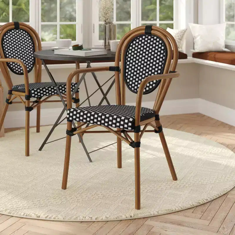 Flash Furniture Lourdes Chaise empilable de bistrot Thonet commerciale intérieure/extérieure avec accoudoirs, rotin PE et cadre en aluminium
