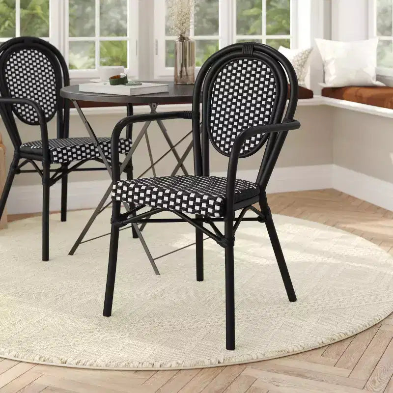 Flash Furniture Lourdes Chaise empilable de bistrot Thonet commerciale intérieure/extérieure avec accoudoirs, rotin PE et cadre en aluminium