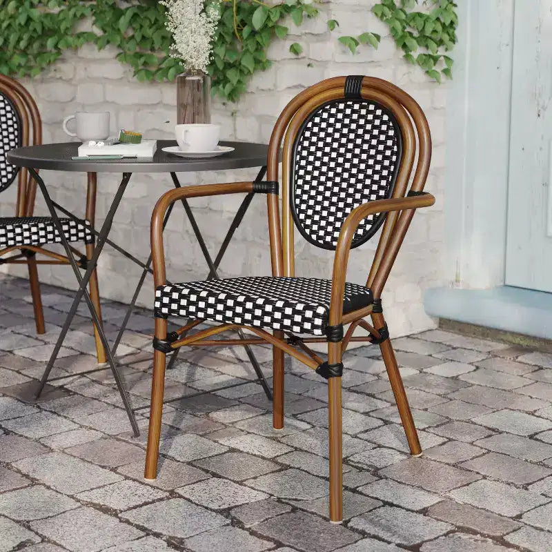 Flash Furniture Lourdes Chaise empilable de bistrot Thonet commerciale intérieure/extérieure avec accoudoirs, rotin PE et cadre en aluminium