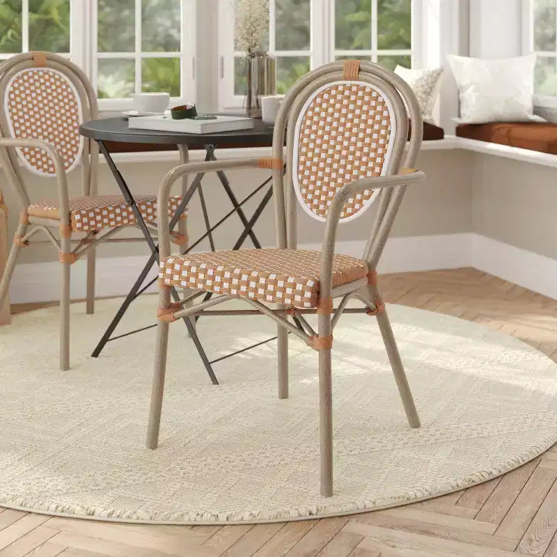 Flash Furniture Lourdes Chaise empilable de bistrot Thonet commerciale intérieure/extérieure avec accoudoirs, rotin PE et cadre en aluminium