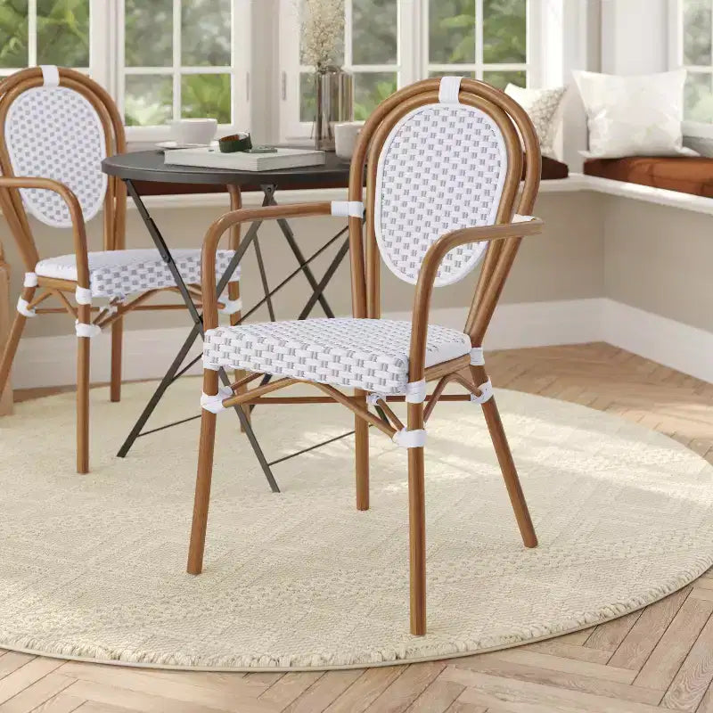 Flash Furniture Lourdes Chaise empilable de bistrot Thonet commerciale intérieure/extérieure avec accoudoirs, rotin PE et cadre en aluminium
