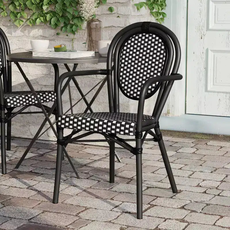 Flash Furniture Lourdes Chaise empilable de bistrot Thonet commerciale intérieure/extérieure avec accoudoirs, rotin PE et cadre en aluminium