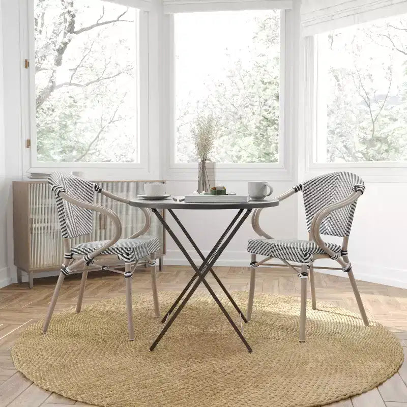Merrick Lane Mael Set di Due Sedie Impilabili in Stile Bistrò Thonet con Braccioli, Seduta in Textilene e Telaio in Metallo con Finitura Bambù per Interni/Esterni