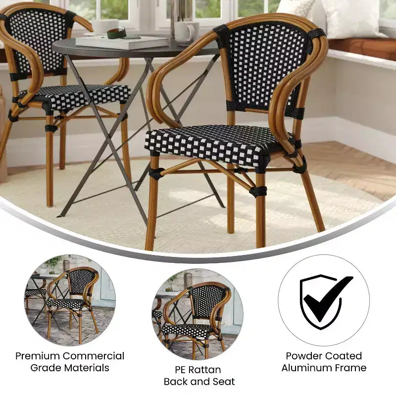 Sedia bistrot impilabile per interni/esterni Emma & Oliver Soie stile Thonet con braccioli, seduta in rattan PE e telaio in metallo con finitura bambù