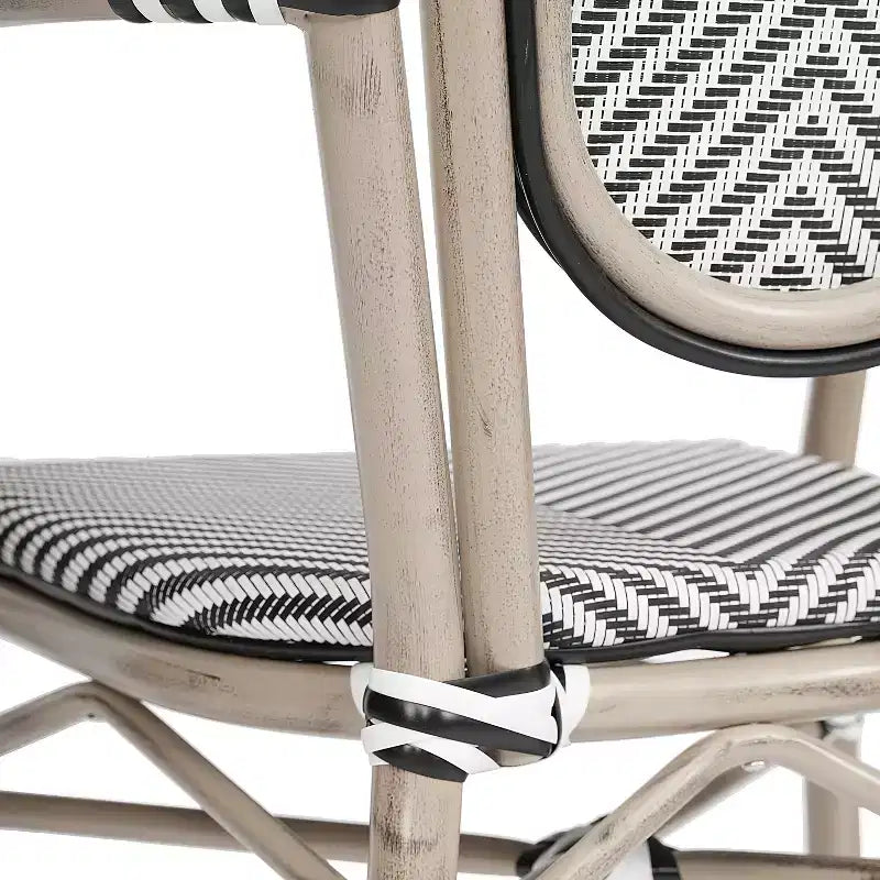 Merrick Lane Mael Set di Quattro Sedie Impilabili in Stile Bistrò Thonet con Braccioli, Seduta in Textilene e Struttura in Metallo Finitura Bambù per Interni/Esterni