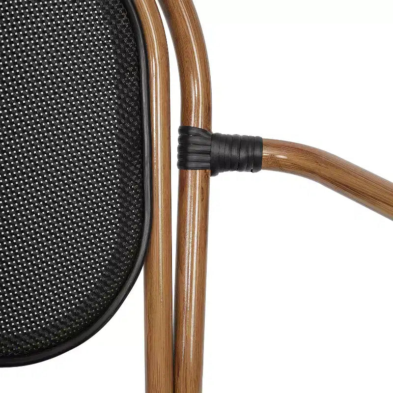 Merrick Lane Mael Set di Quattro Sedie Impilabili in Stile Bistrò Thonet con Braccioli, Seduta in Textilene e Struttura in Metallo Finitura Bambù per Interni/Esterni