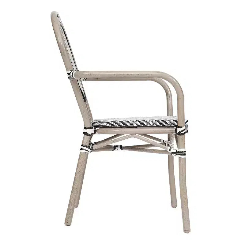 Merrick Lane Mael Set di Quattro Sedie Impilabili in Stile Bistrò Thonet con Braccioli, Seduta in Textilene e Struttura in Metallo Finitura Bambù per Interni/Esterni