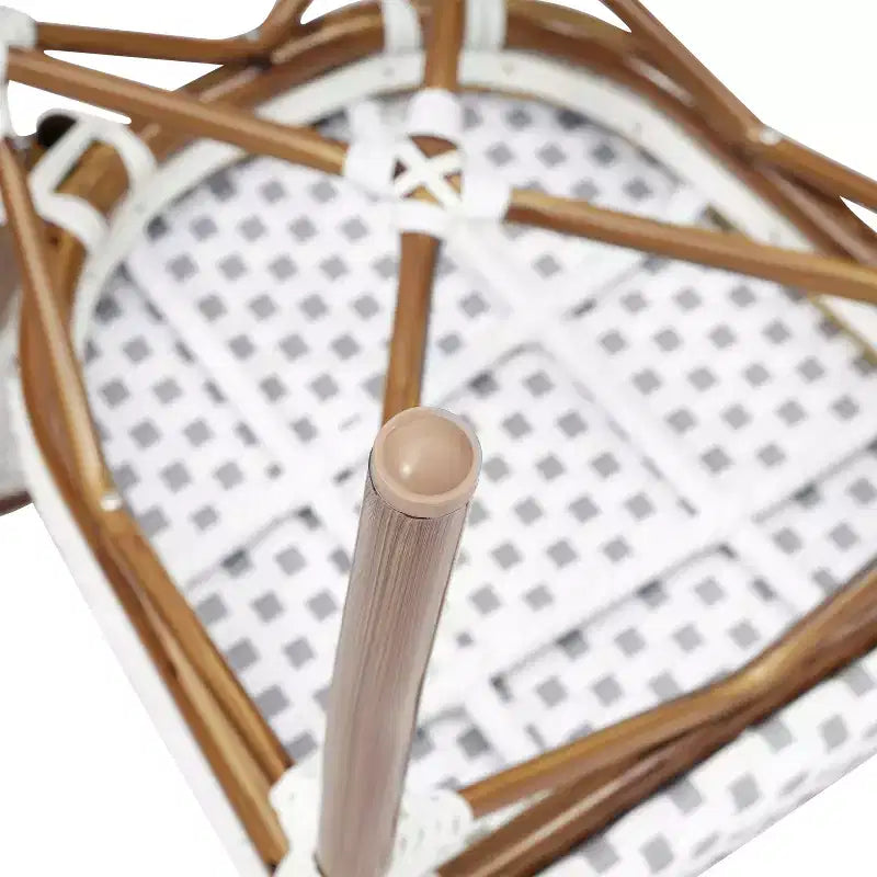 Sedia impilabile Merrick Lane Celia in stile Thonet, sedile in rattan PE e telaio in metallo per uso interno/esterno
