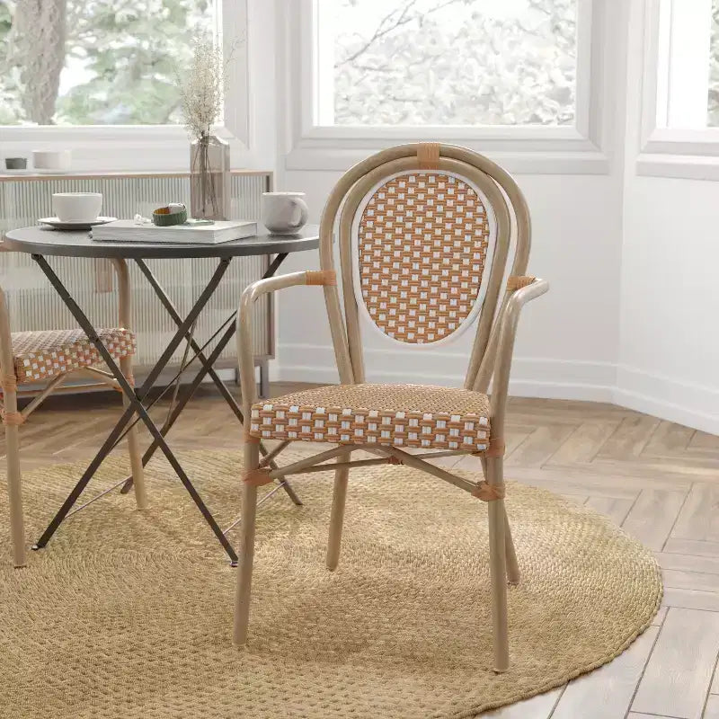 Sedia impilabile Merrick Lane Celia in stile Thonet, sedile in rattan PE e telaio in metallo per uso interno/esterno