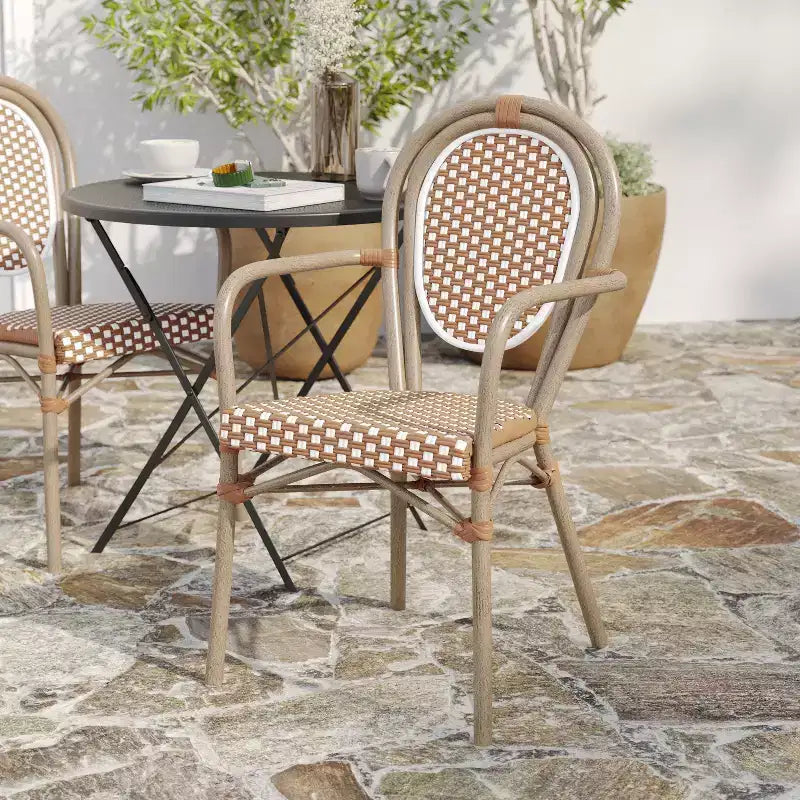 Sedia impilabile Merrick Lane Celia in stile Thonet, sedile in rattan PE e telaio in metallo per uso interno/esterno