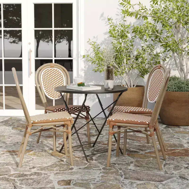 Merrick Lane Celia Set di Quattro Sedie Impilabili in Stile Bistrò Thonet, Seduta in Rattan PE e Struttura in Metallo per Uso Interno/Esterno