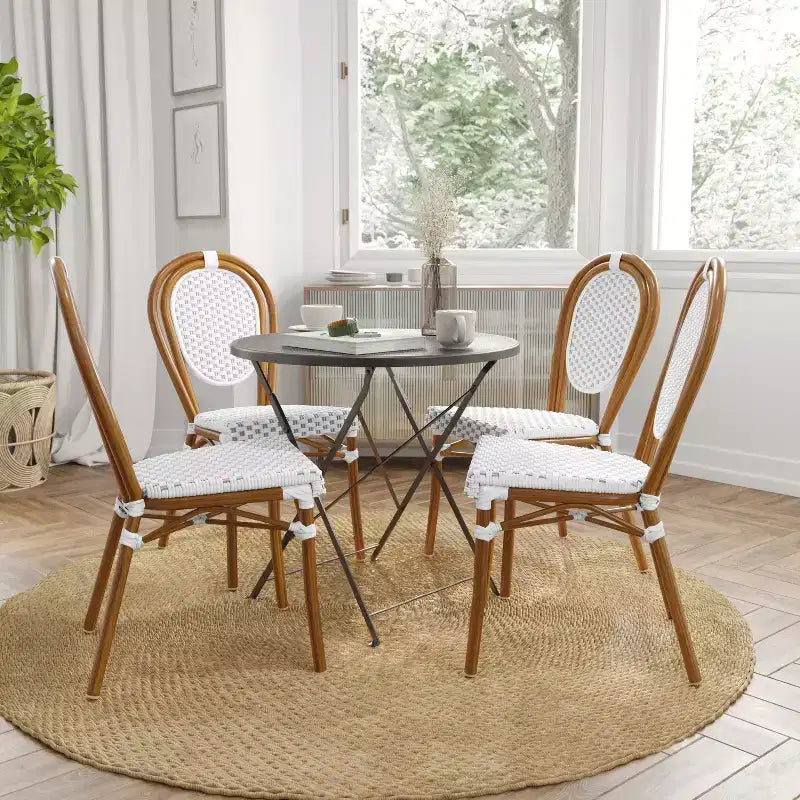 Merrick Lane Celia Set di Quattro Sedie Impilabili in Stile Bistrò Thonet, Seduta in Rattan PE e Struttura in Metallo per Uso Interno/Esterno