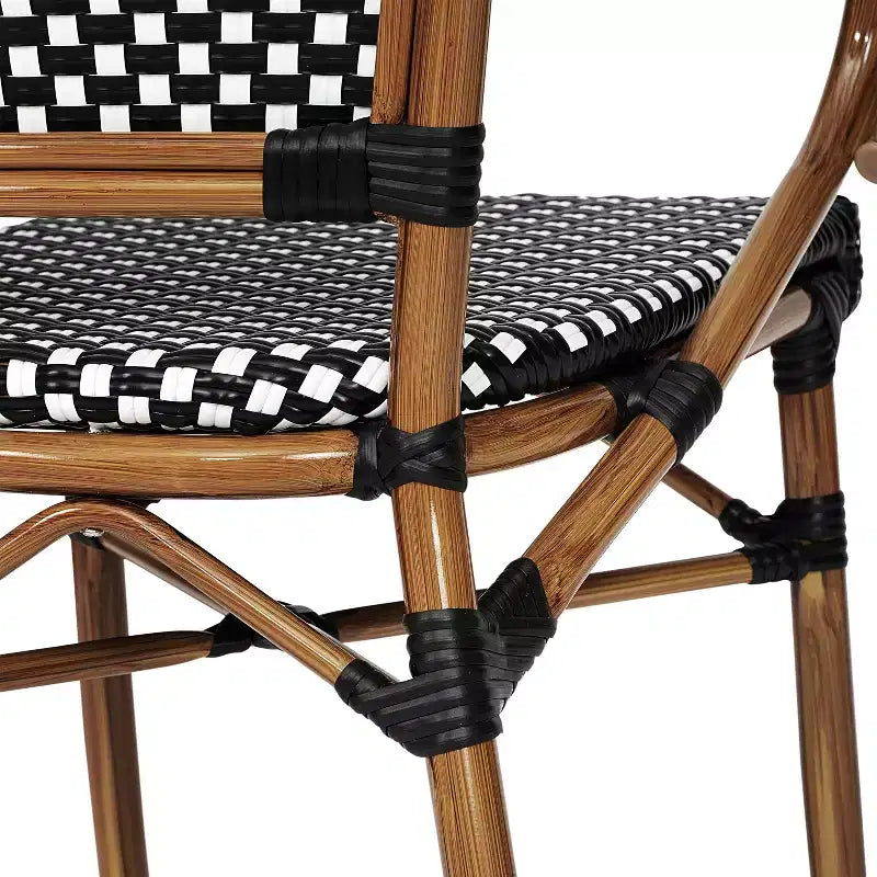 Merrick Lane Sacha - Set di due sedie impilabili in stile bistrot Thonet con braccioli, seduta in rattan PE e struttura in metallo effetto bambù per uso interno/esterno