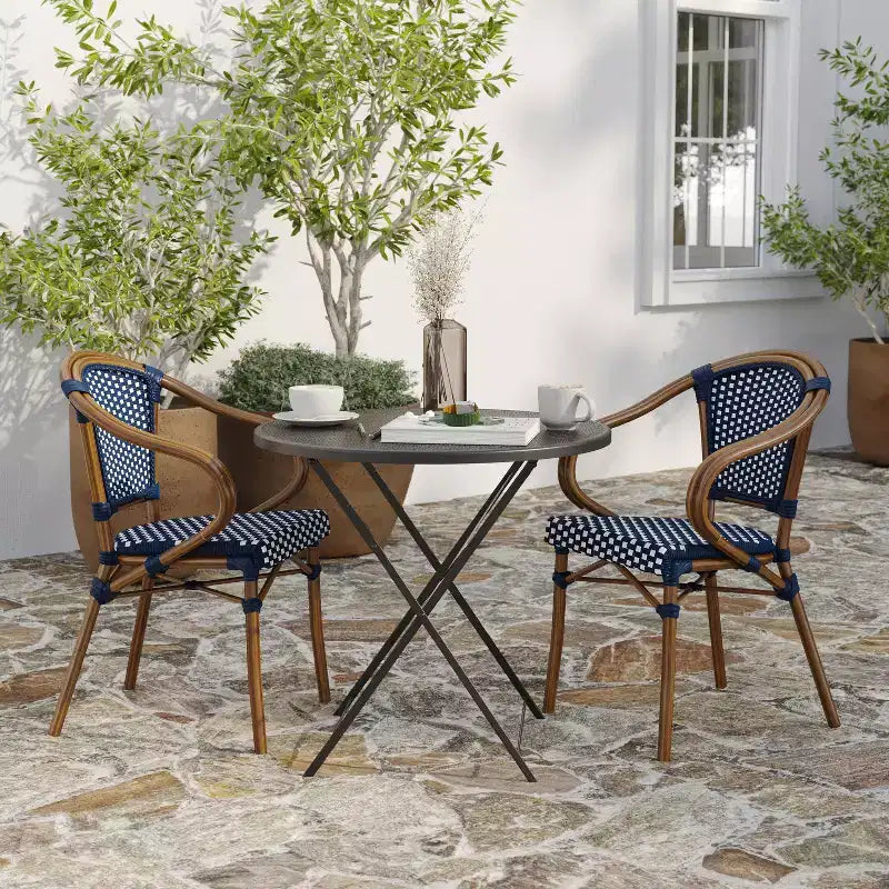 Merrick Lane Sacha - Set di due sedie impilabili in stile bistrot Thonet con braccioli, seduta in rattan PE e struttura in metallo effetto bambù per uso interno/esterno