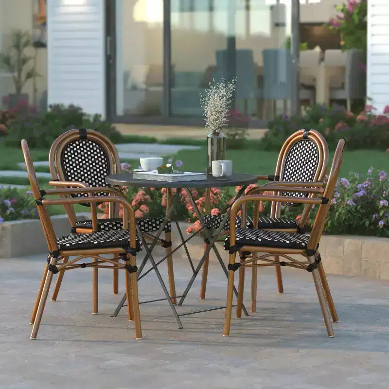 Emma & Oliver Colmar Set di Quattro Sedie da Interno/Esterno Impilabili Stile Bistrot Thonet con Braccioli, Seduta in Rattan PE e Struttura in Metallo Rifinito
