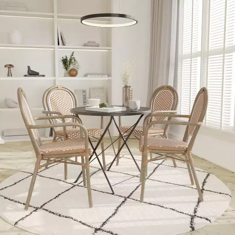 Emma & Oliver Colmar Set di Quattro Sedie da Interno/Esterno Impilabili Stile Bistrot Thonet con Braccioli, Seduta in Rattan PE e Struttura in Metallo Rifinito