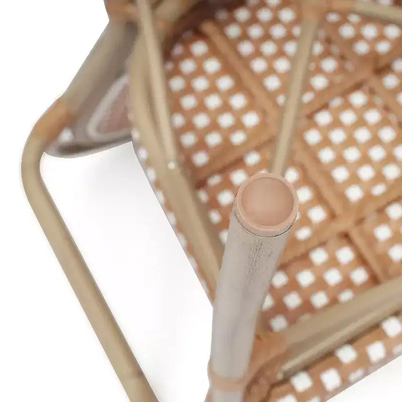 Emma & Oliver Colmar Set di Quattro Sedie da Interno/Esterno Impilabili Stile Bistrot Thonet con Braccioli, Seduta in Rattan PE e Struttura in Metallo Rifinito