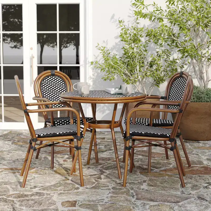 Merrick Lane Celia Set di quattro sedie impilabili in stile bistrot Thonet con braccioli, seduta in rattan PE e telaio in metallo per uso interno/esterno