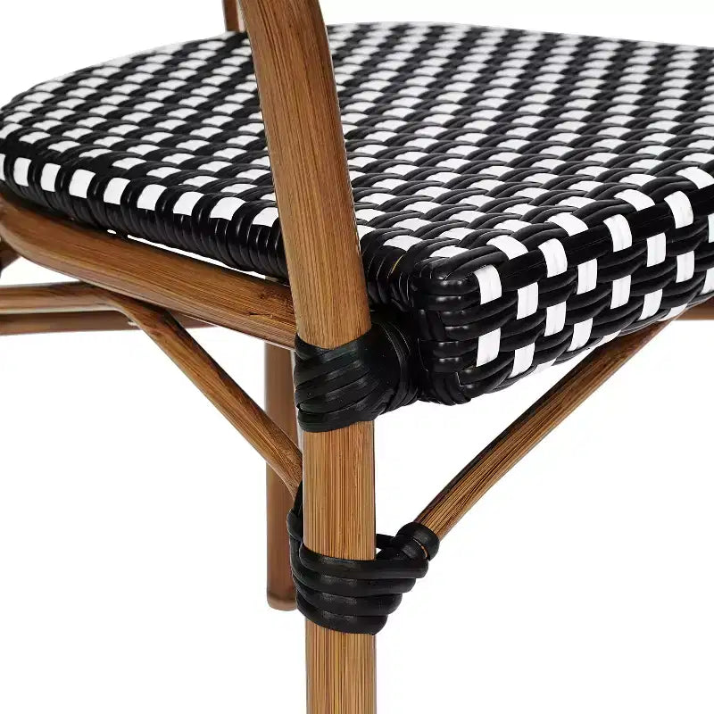 Merrick Lane Celia Set di quattro sedie impilabili in stile bistrot Thonet con braccioli, seduta in rattan PE e telaio in metallo per uso interno/esterno