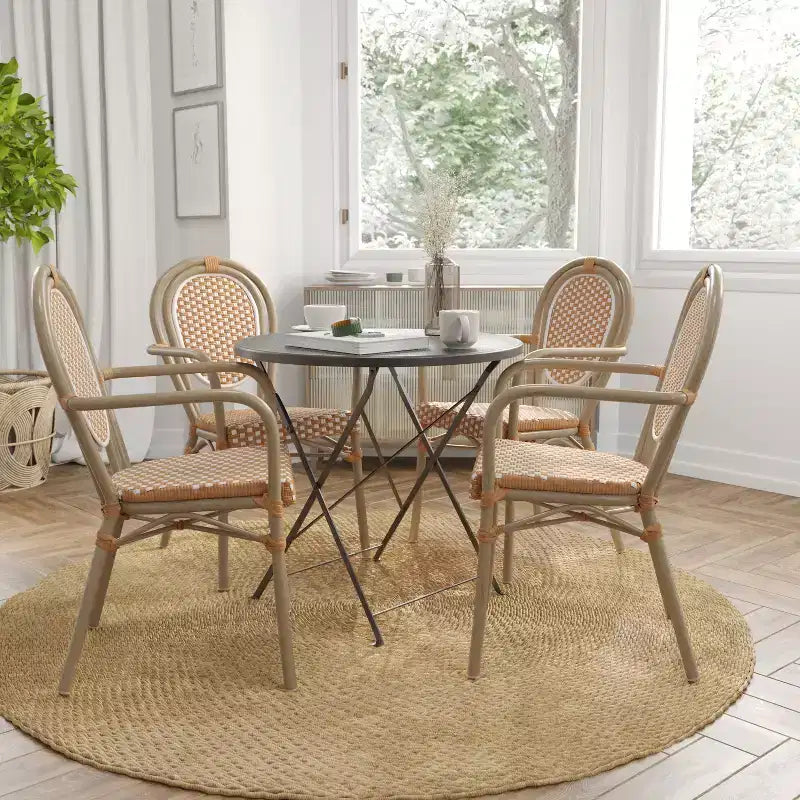 Merrick Lane Celia Set di quattro sedie impilabili in stile bistrot Thonet con braccioli, seduta in rattan PE e telaio in metallo per uso interno/esterno