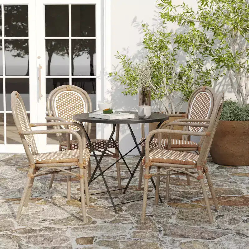 Merrick Lane Celia Set di quattro sedie impilabili in stile bistrot Thonet con braccioli, seduta in rattan PE e telaio in metallo per uso interno/esterno