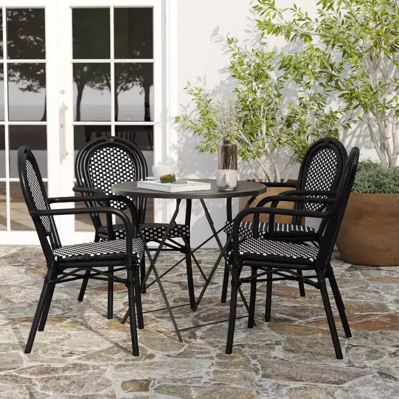 Merrick Lane Celia Set di quattro sedie impilabili in stile bistrot Thonet con braccioli, seduta in rattan PE e telaio in metallo per uso interno/esterno