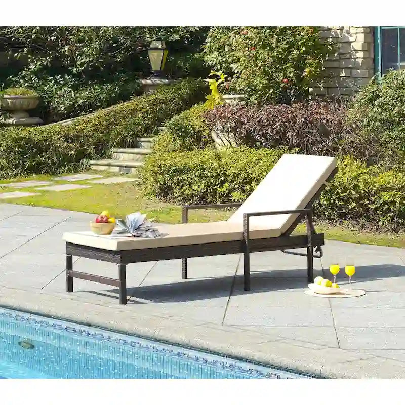 SAFAVIEH Outdoor Jolette Rattan Brown/ Red Sun Lounger - 80 x 28 x 39 - 80Wx28Dx39H