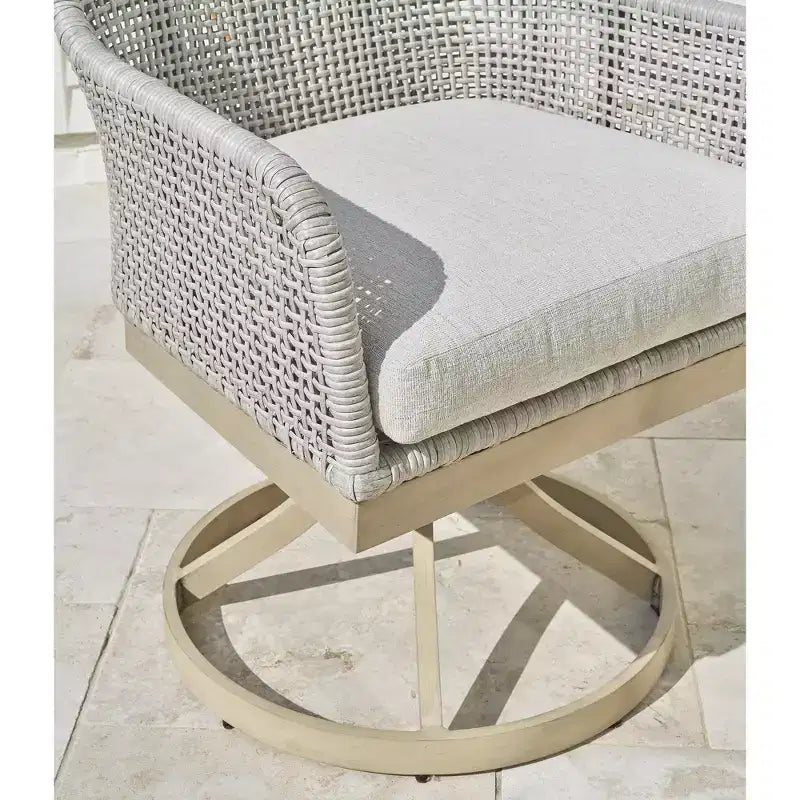 Signature Design by Ashley Seton Creek, sedia da pranzo girevole da esterni (set da 2), grigio