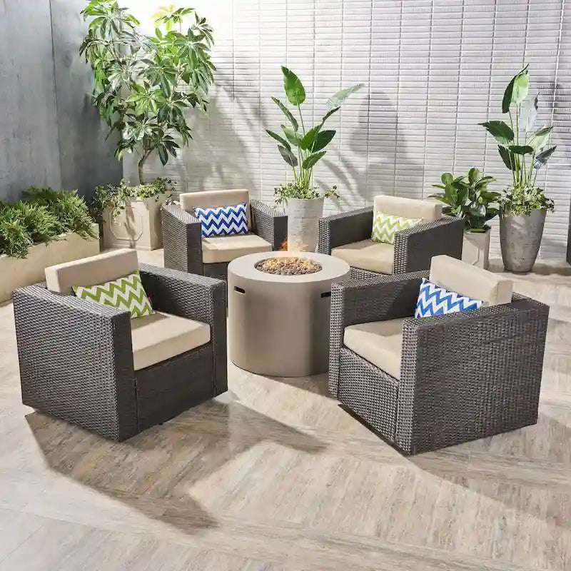Set di 4 poltrone girevoli Eli Outdoor con braciere rotondo di Christopher Knight Home
