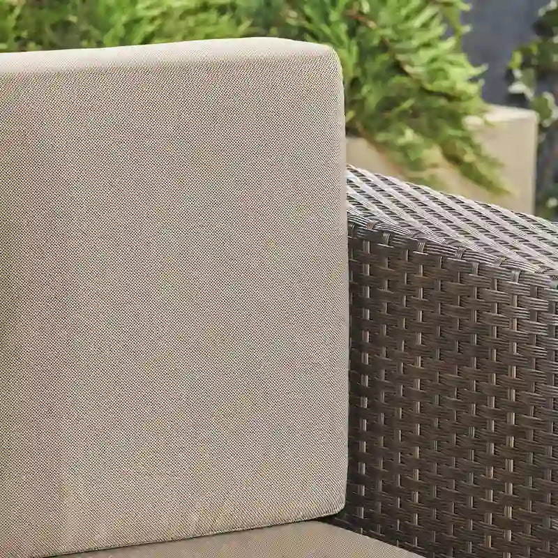 Set di 4 poltrone girevoli Eli Outdoor con braciere rotondo di Christopher Knight Home