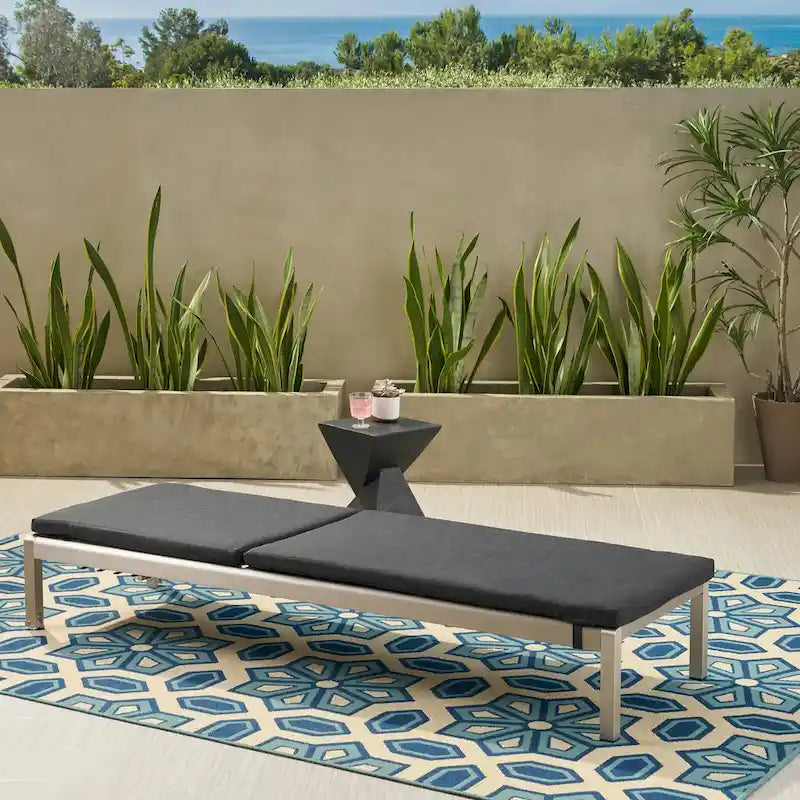 Bain de soleil d'extérieur Cape Coral en maille et aluminium avec coussin par Christopher Knight Home