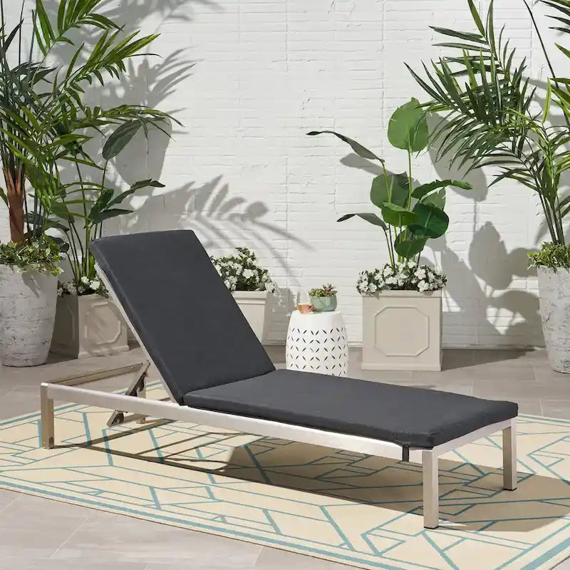Bain de soleil d'extérieur Cape Coral en maille et aluminium avec coussin par Christopher Knight Home