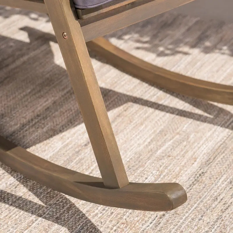 Sedia a dondolo Gus in legno da esterno (set da 2) di Christopher Knight Home