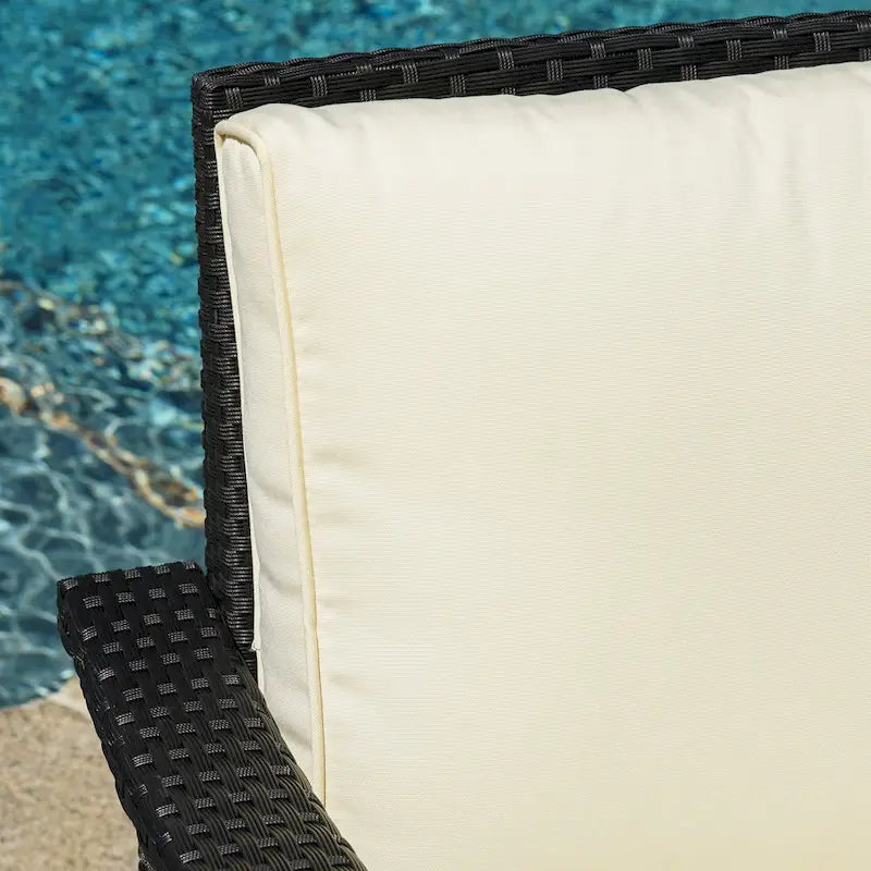 Set da salotto da esterno in vimini Waikiki da 8 pezzi con cuscini di Christopher Knight Home
