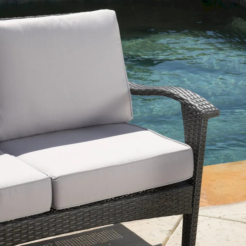 Set da salotto da esterno in vimini Waikiki da 8 pezzi con cuscini di Christopher Knight Home