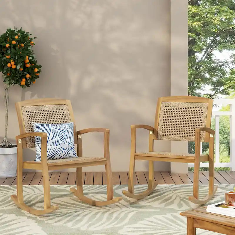 Sedia a dondolo da esterno Welby in legno di acacia e vimini di Christopher Knight Home