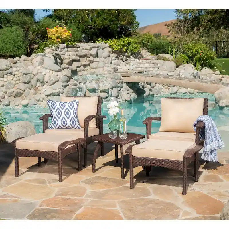 Set da salotto da esterno in vimini a 5 pezzi Honolulu con cuscini di Christopher Knight Home