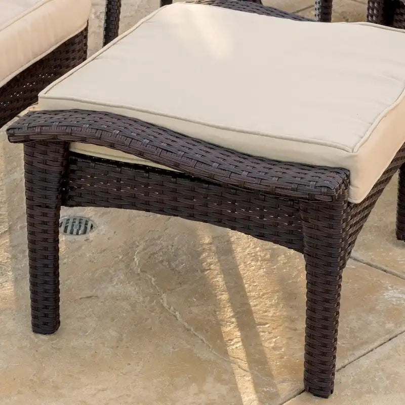 Set da salotto da esterno in vimini a 5 pezzi Honolulu con cuscini di Christopher Knight Home