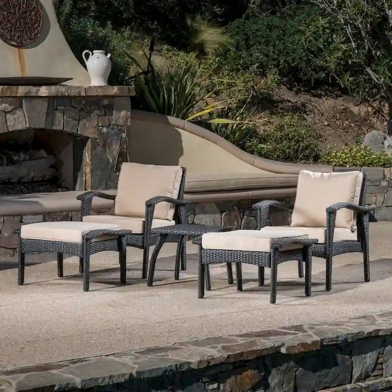 Set da salotto da esterno in vimini a 5 pezzi Honolulu con cuscini di Christopher Knight Home