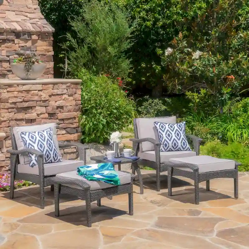 Set da salotto da esterno in vimini a 5 pezzi Honolulu con cuscini di Christopher Knight Home
