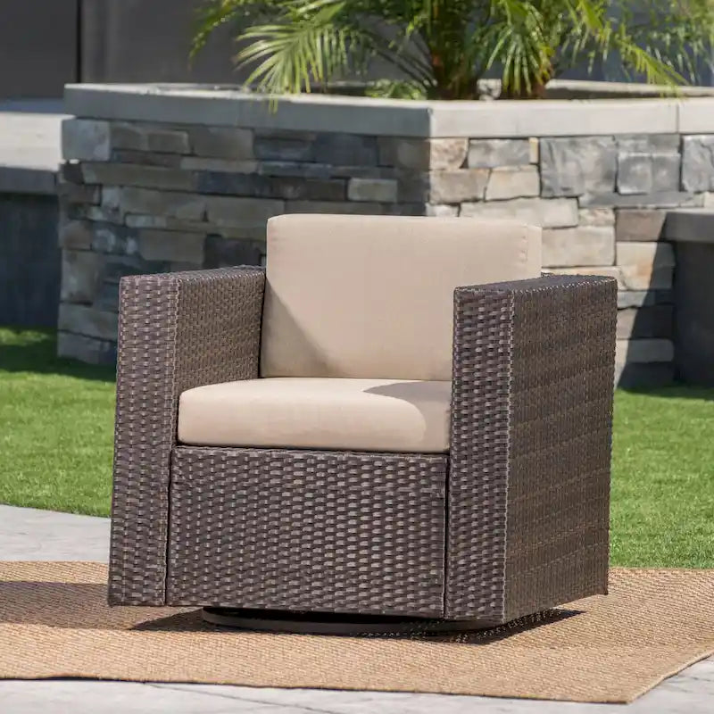 Poltrona girevole Puerta Outdoor in vimini di Christopher Knight Home