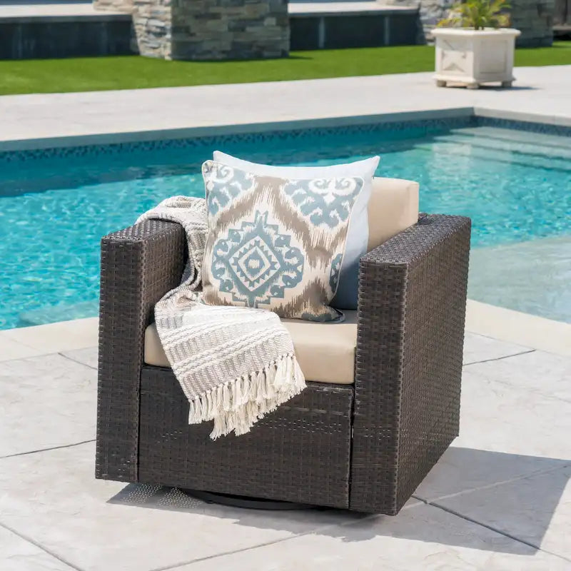 Poltrona girevole Puerta Outdoor in vimini di Christopher Knight Home