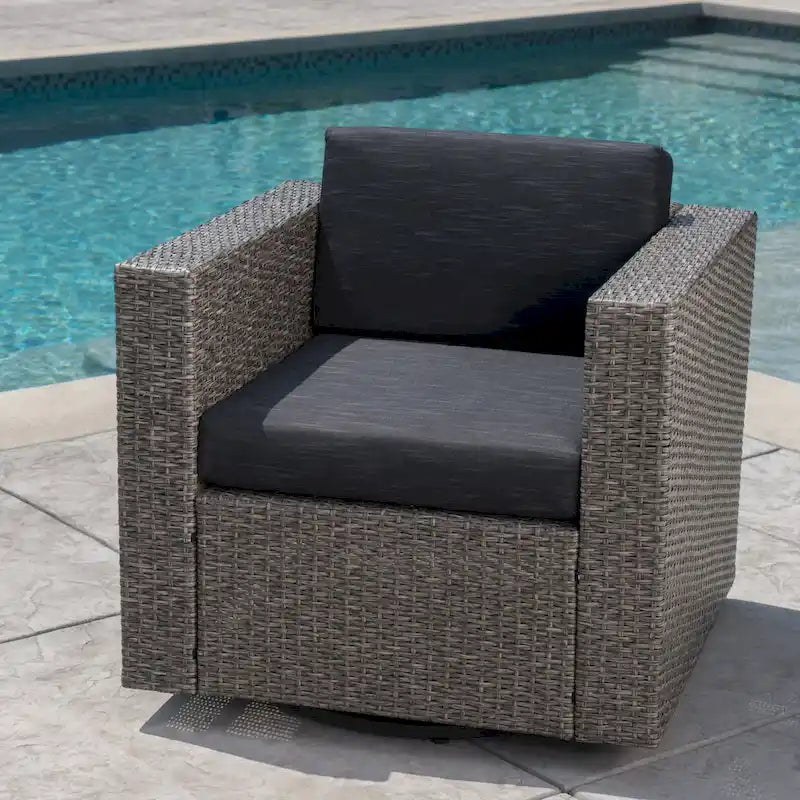 Poltrona girevole Puerta Outdoor in vimini di Christopher Knight Home
