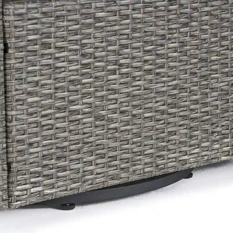 Poltrona girevole Puerta Outdoor in vimini di Christopher Knight Home