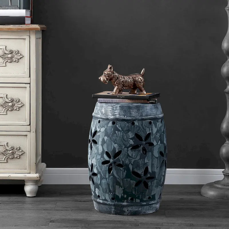 SAFAVIEH Delphia Floral Concrete Indoor/Outdoor Antique Grey Garden Stool