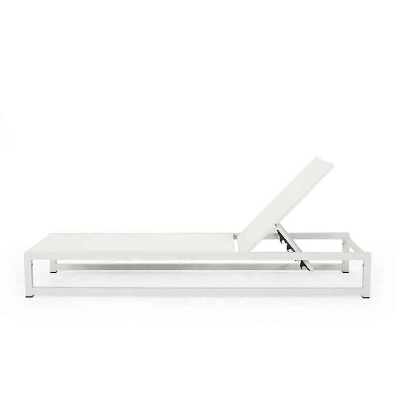 Set di due chaise longue da esterno Modesta in alluminio con tavolino a C di Christopher Knight Home