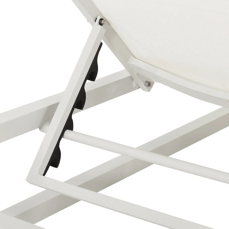 Set di due chaise longue da esterno Modesta in alluminio con tavolino a C di Christopher Knight Home