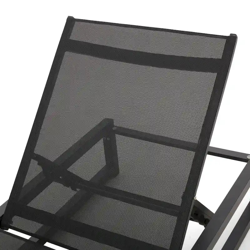 Set di due chaise longue da esterno Modesta in alluminio con tavolino a C di Christopher Knight Home